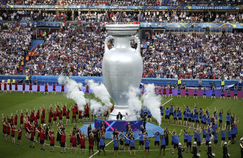 Finał Euro 2016 na Stade de France poprzedziła ceremonia...