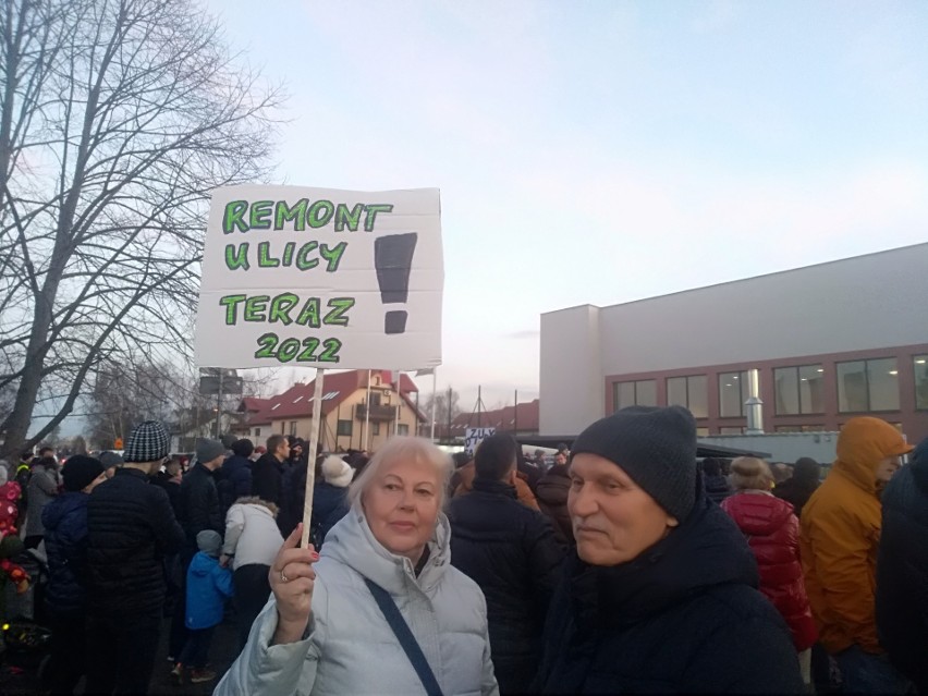 Kraków. "Chcemy bezpiecznej ulicy, a nie pustej obietnicy"! Mieszkańcy m.in ulicy Stelmachów protestowali przeciwko bierności urzędników