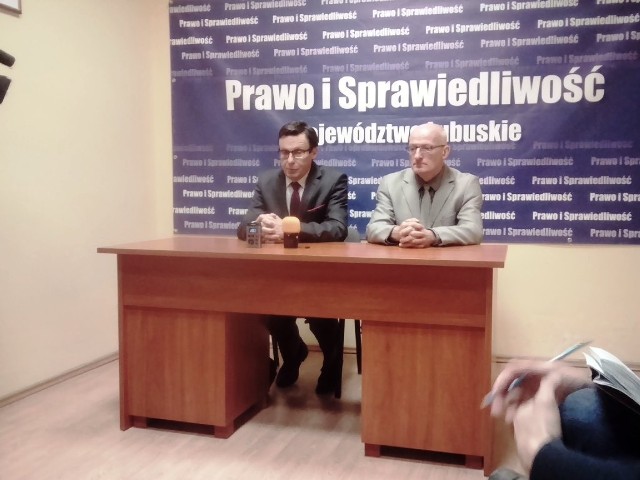 Posłowie PiS: Marek Ast i Jacek Kurzępa.