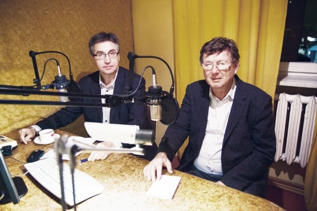 Prof. Janusz Kłoczko (z prawej) i dr Jan Kochanowicz podczas audycji.