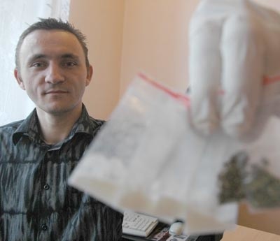 - Te narkotyki znaleźliśmy przy dwóch mężczyznach, którzy przyjechali do Żagania aż z Tarnowa - mówi st. sierżant Marek Wawrzyniak.