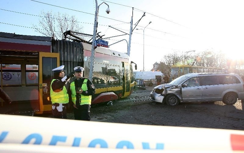 Wypadek tramwaju za wypadkiem [ZDJĘCIA, FILM]