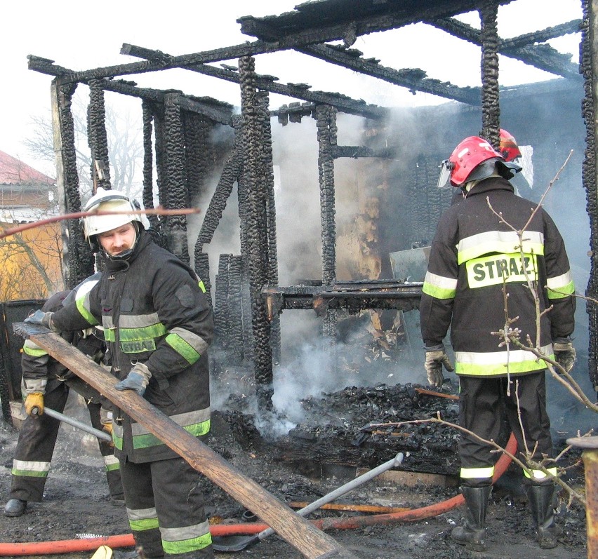 Pożar altany przy ulicy Rudackiej w Toruniu w 2005 roku...