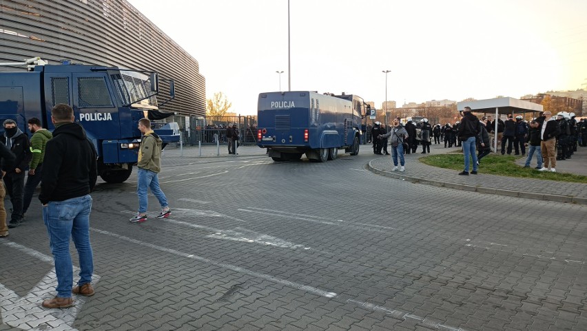 Oblężona Arena Lublin przed meczem Motoru ze Stalą Rzeszów. Zobacz zdjęcia