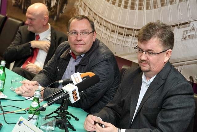 We wczorajszej konferencji prasowej udział wzięli (od prawej) wiceprezes i menedżer klubu Jacek Gajewski, prezes i właściciel Przemysław Termiński oraz prezydent Torunia Michał Zaleski