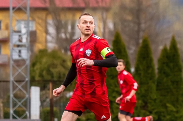 Adam Osiniak wytypował wyniki 27. kolejki 4 ligi podkarpackiej. Jego prognozy na kolejnych zdjęciach.