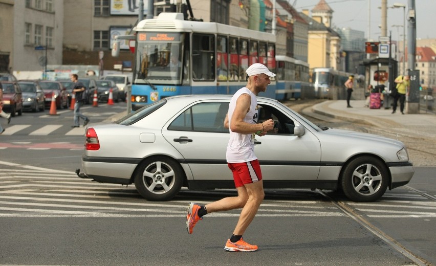 Maraton Wrocław po raz kolejny sparaliżował miasto (ZDJĘCIA)