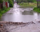 Podtopienia na Żakowicach: przybywa wody na ulicy Biegunowej (zdjęcia)