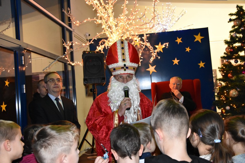 Chrzanów. Św. Mikołaj już od 10 lat jest patronem miasta. Arcybiskup Marek Jędraszewski odprawił mszę św. i spotkał się z dziećmi [ZDJĘCIA]