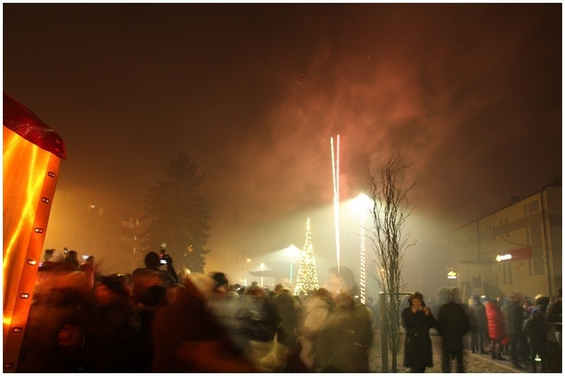 Z muzyką, tańcem i wystrzałami korków od szampana Mońki...