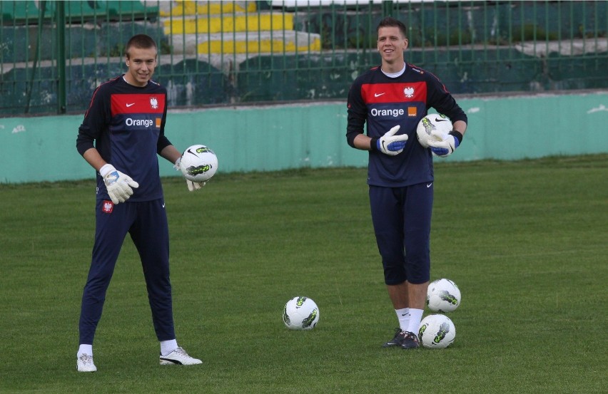 Grzegorz Sandomierski (z lewej) i Wojciech Szczęsny.