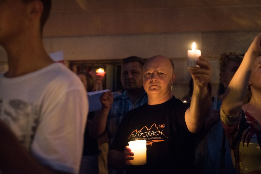 Ponad 1000 osób na proteście na placu Daszyńskiego w Opolu...