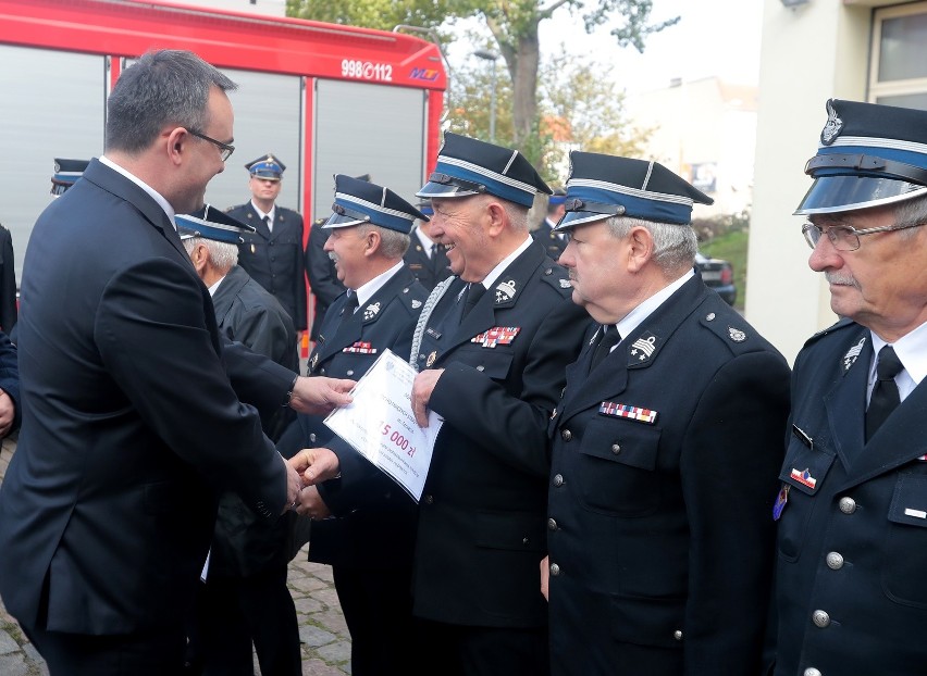 Strażacy ochotnicy kupią nowe wozy bojowe. Umowy na 4,5 mln zł
