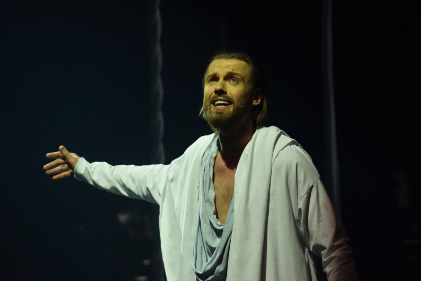 Jesus Christ Superstar powrócił po pandemicznej przerwie. Zobacz, co działo się w Operze i Filharmonii Podlaskiej w Białymstoku (zdjęcia)