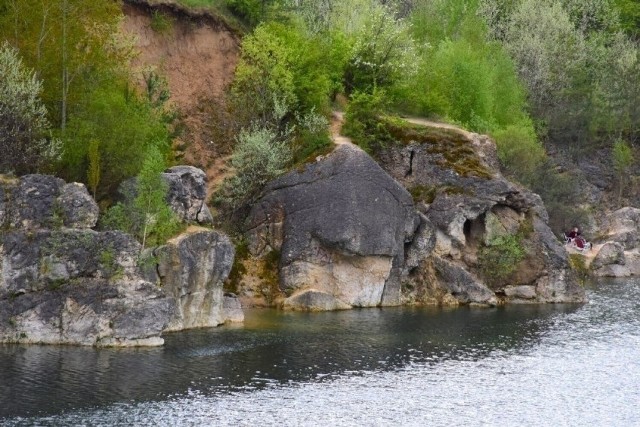 Turyści od lat fascynują się niezwykłym kamieniołomem w Piechcinie (gmina Barcin). Wracają stąd ze zdjęciami podobnymi do tych, które wykonali ich znajomi na wakacjach w Chorwacji. Jeszcze lepiej to miejsce poznają nurkowie, którzy poznają to magicznie miejsce pod wodą.
