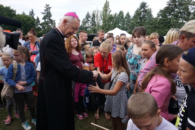 Caritas Poznań podsumowuje akcję Tornister Pełen Uśmiechów