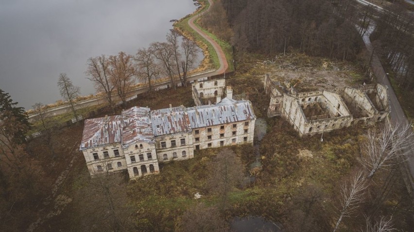 Strefa Opuszczona (6). Ruiny pałacu Schoenbergów w Wąchocku (WIDEO, zdjęcia)