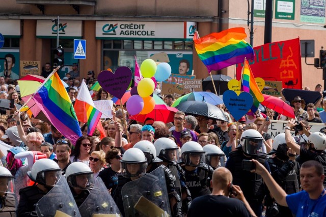 Pierwszy w historii Marsz Równości w Białymstoku odbył się 20 lipca. Wzięło w nim udział około 800 osób