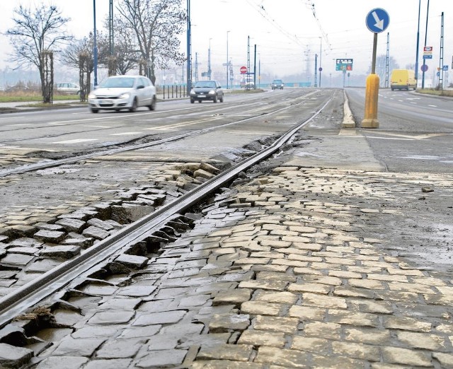 Remont szyn przy pl. Bohaterów Getta ma ruszyć w połowie maja