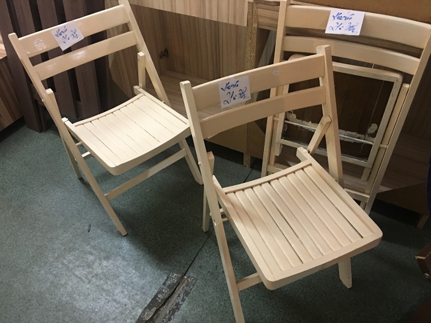 Rozkładane drewniane krzesło za 21 zł