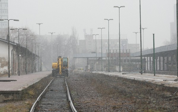 Jeszcze nie zaczęli budować, a już są opóźnienia  na budowie dworca Łódź Fabryczna