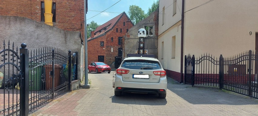 Samochód Apple Maps na brodnickiej ulicy