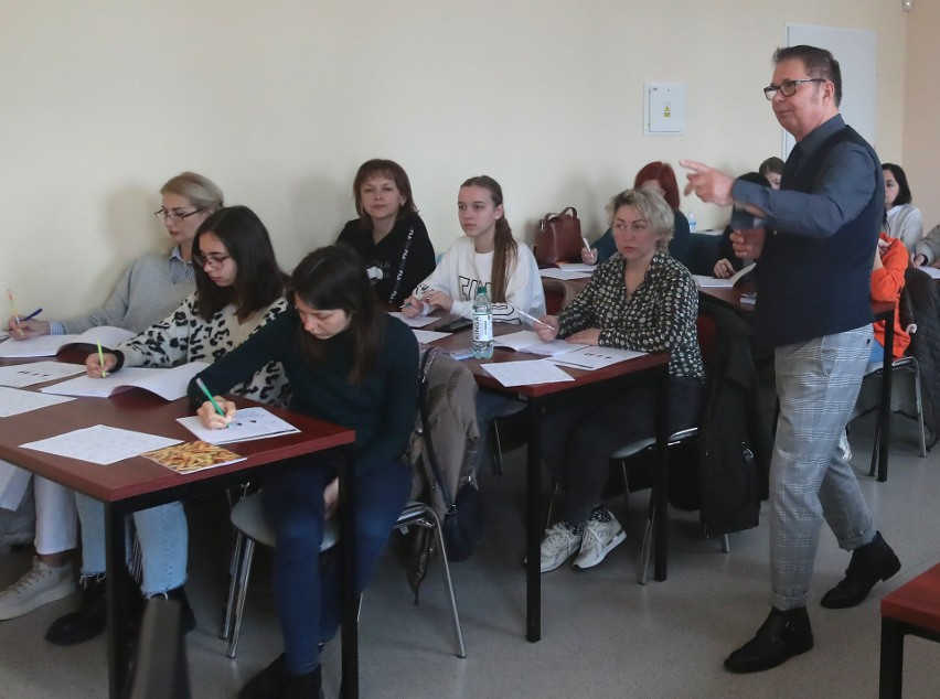 Na Uniwersytecie Szczecińskim rozpoczęły się kursy języka polskiego dla Ukraińców. Przyciągnęły setki chętnych 