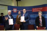 Białystok. Podpisanie umów na budowę dróg lokalnych. 20 samorządów z dofinansowaniem (zdjęcia, wideo)