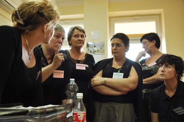 Dziewięć pielęgniarek okupuje dyrekcję po manifestacji z udziałem sióstr z całej Polski. 