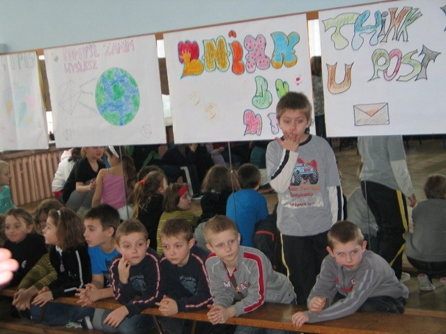 W spotkaniu z okazji Światowego Dnia Bezpiecznego Internetu uczestniczyły dzieci z klas początkowych i czwartych tarnobrzeskiej trójki