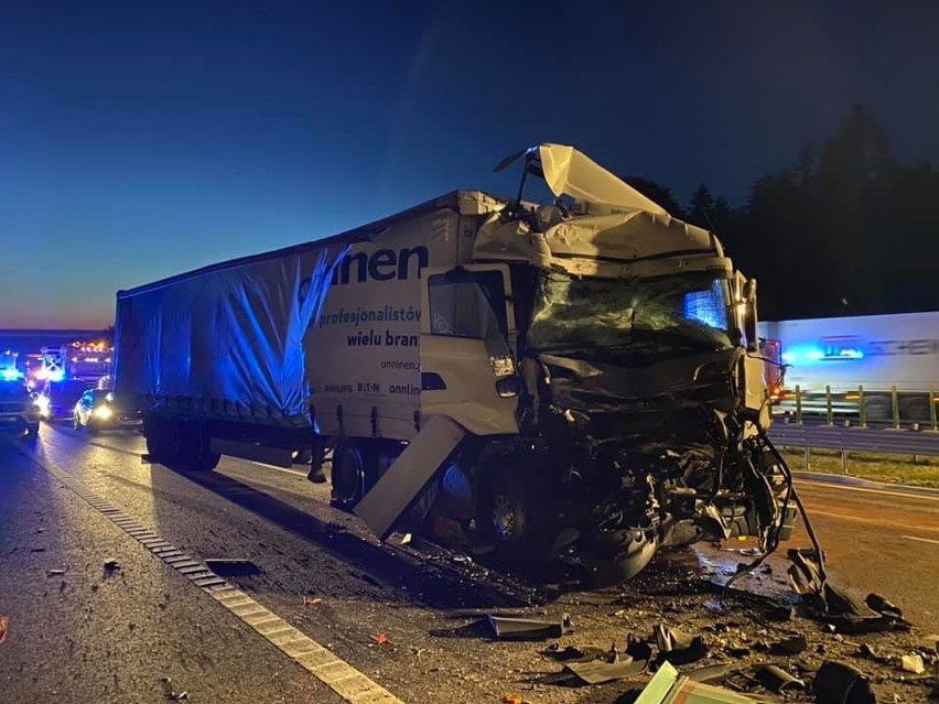 Wypadek na S7 w Skarżysku. Zderzyły się dwie ciężarówki, jedna osoba ranna