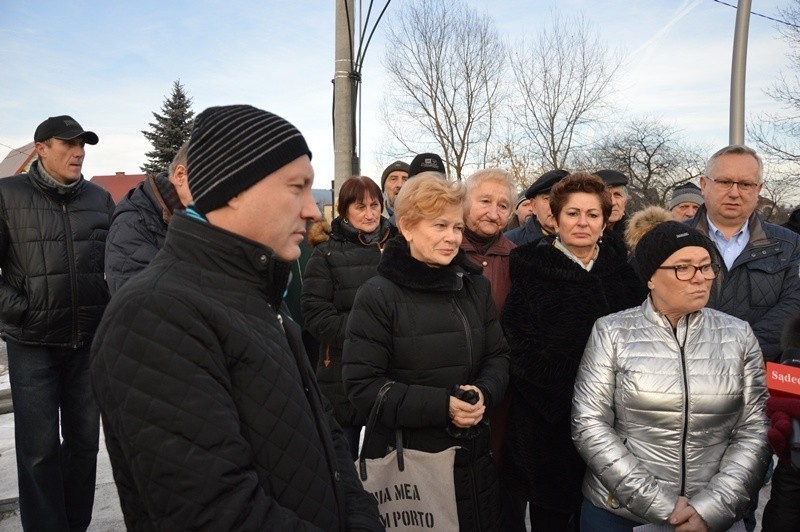 Nowy Sącz. Mieszkańcy osiedla Helena żądają innej organizacji ruchu na rondzie 