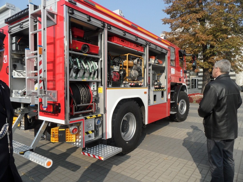 Strażacy z OSP Rybnik-Boguszowice mają nowy wóz. Z napędem na cztery koła! [WIDEO, ZDJĘCIA]