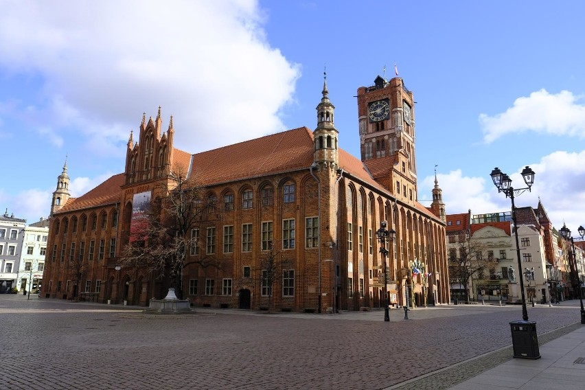 Wiele miast ma powierzchnię zbliżoną do Torunia. Niektóre z...