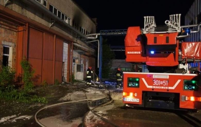 Białystok. Pożar magazynu na Dojlidach. Nie żyje dwóch strażaków. Kierujący akcją gaśniczą stanie przed sądem (zdjęcia, wideo)