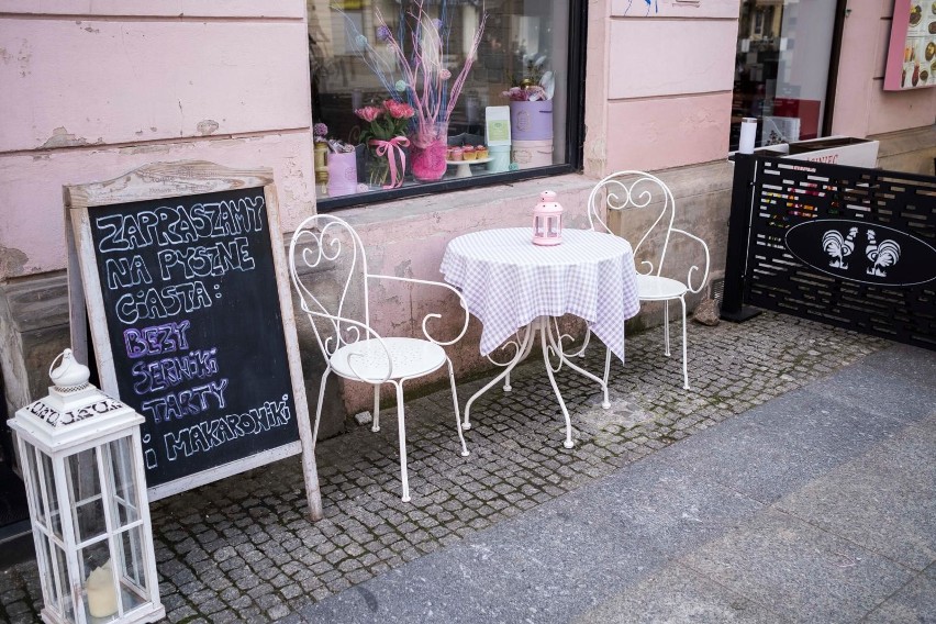 Plan luzowania obostrzeń. Kiedy zostaną otwarte restauracje...