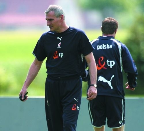Polscy piłkarze nie odwrócili się od trenera plecami - mówią zgodnie szkoleniowiec Paweł Janas i jego podopieczni.