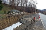Na DK 75 w gminie Łabowa powstają nowe chodniki. Piesi będą bezpieczniejsi [ZDJĘCIA]