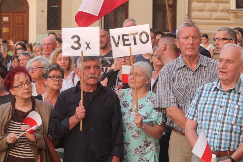 Wielka manifestacja w centrum Kielc „Wolne Sądy” z tysiącami uczestników  