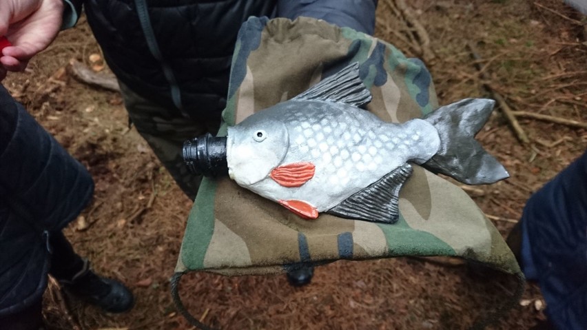 Geocaching polega na poszukiwaniu skrytek za pomocą GPS-u....