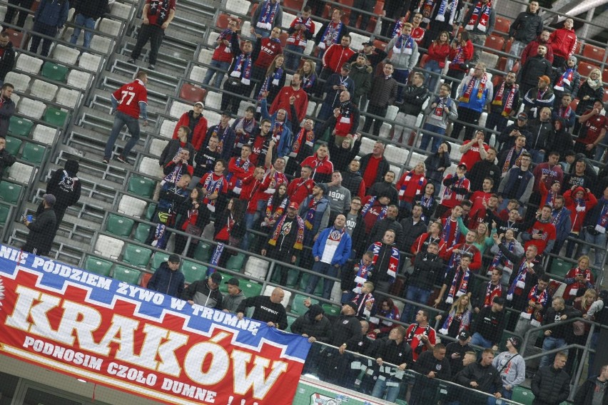 Legia – Wisła. Zobacz kibiców „Białej Gwiazdy” na meczu w Warszawie [ZDJĘCIA]