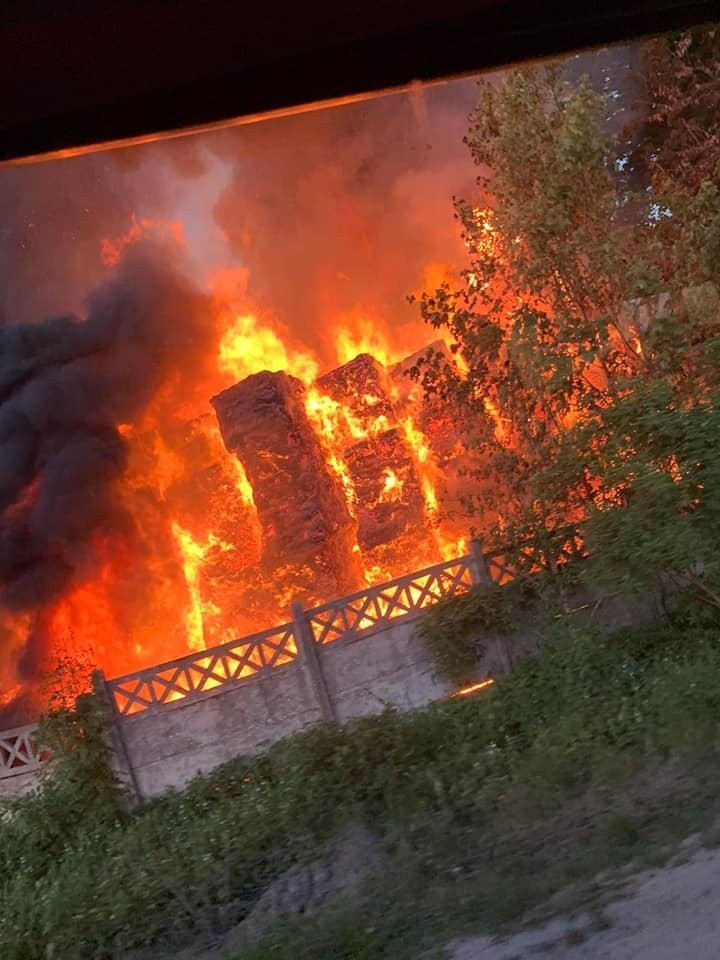 Do gaszenia pożaru słomy w Cichoradzu zaangażowano wszystkie...