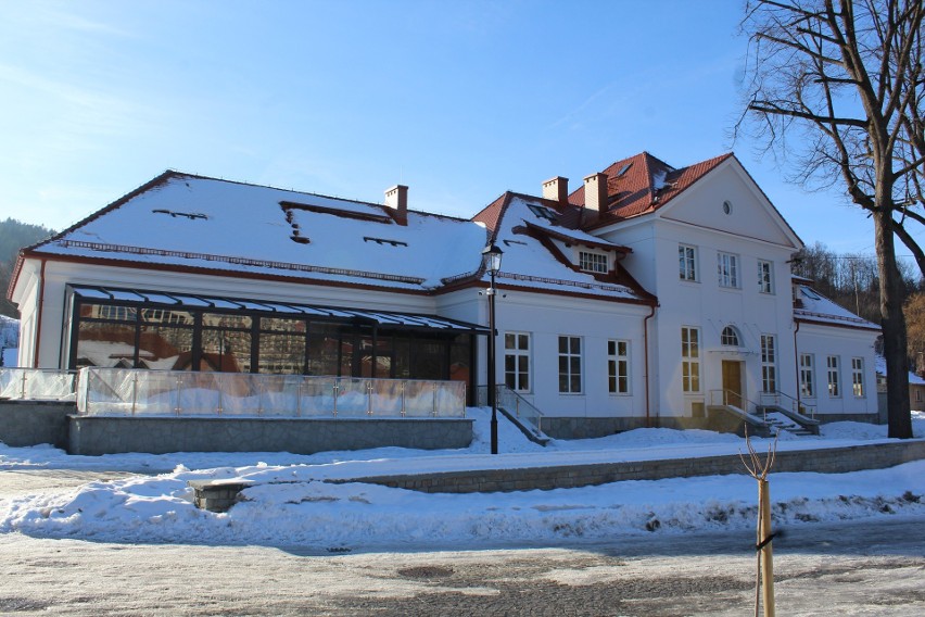 Dworzec w Wiśle od lat niszczał i szpecił centrum tej...