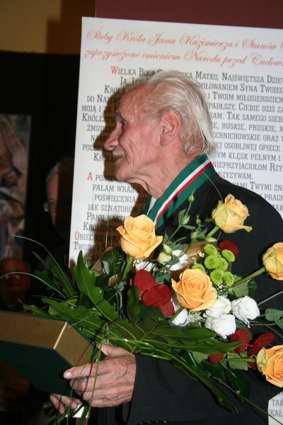Rwoźnicki Podczas nadawnia mu medalu Gloria Artis na wystawie :Lwów miasto otwarte&#8221;w 2006 roku w Radomiu.