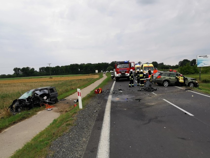 Wypadek na DW 877 w Kuryłówce k. Leżajska. Ranni zostali kierowcy dwóch samochodów [ZDJĘCIA]
