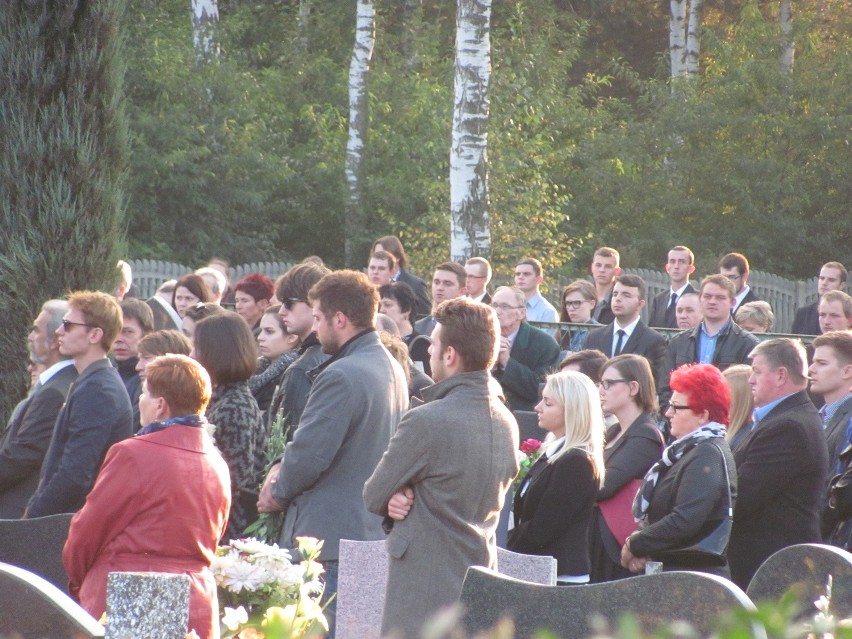 Pogrzeb Mariusza Krakowiaka w Blachowni. Aktor Mariusz Krakowiak wypadł z balkonu KRAKOWIAK POGRZEB