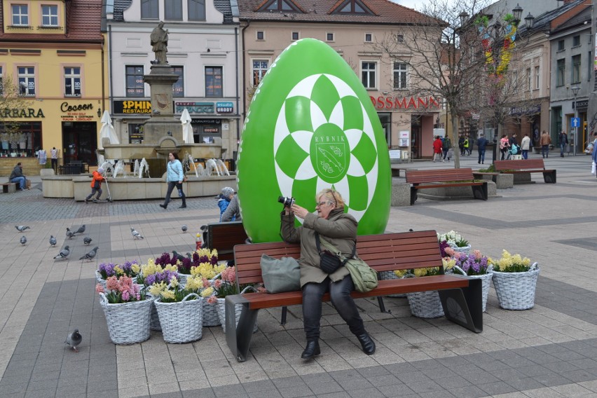 W Rybniku na rynku rozstawiły się już pierwsze ogródki letnie ZDJĘCIA