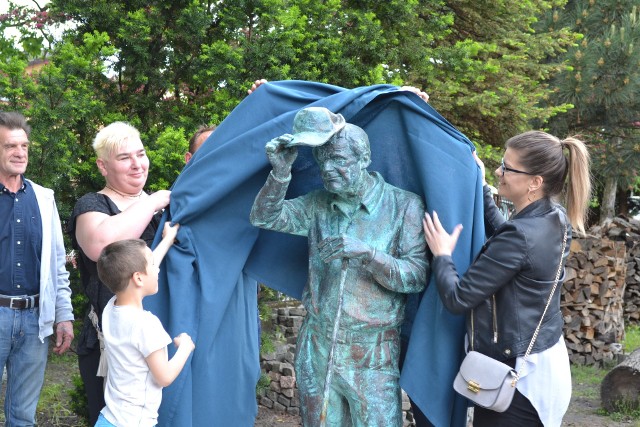 W sobotę we Wspólnocie Betlejem w dzielnicy Dąbrowa Narodowa odbyło się odsłonięcie pomnika bezdomnego Włodka