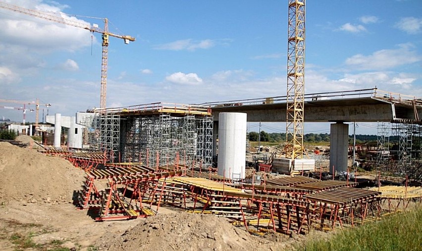 Budowa S7 w Krakowie. Nowe fragmenty mostu już stoją