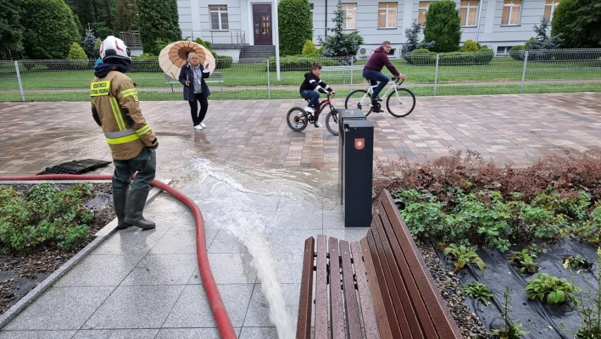 Potężna burza nad Buskiem i okolicami. Miasto pod wodą! Zalane sanatoria Nida i Krystyna oraz wiele innych obiektów [WIDEO, ZDJĘCIA]